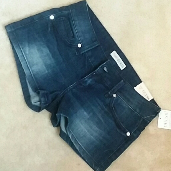 GUESS DARK WASH CURVY DENIM JEAN SHORTS NO 2 ALIKE - Picture 2 of 8